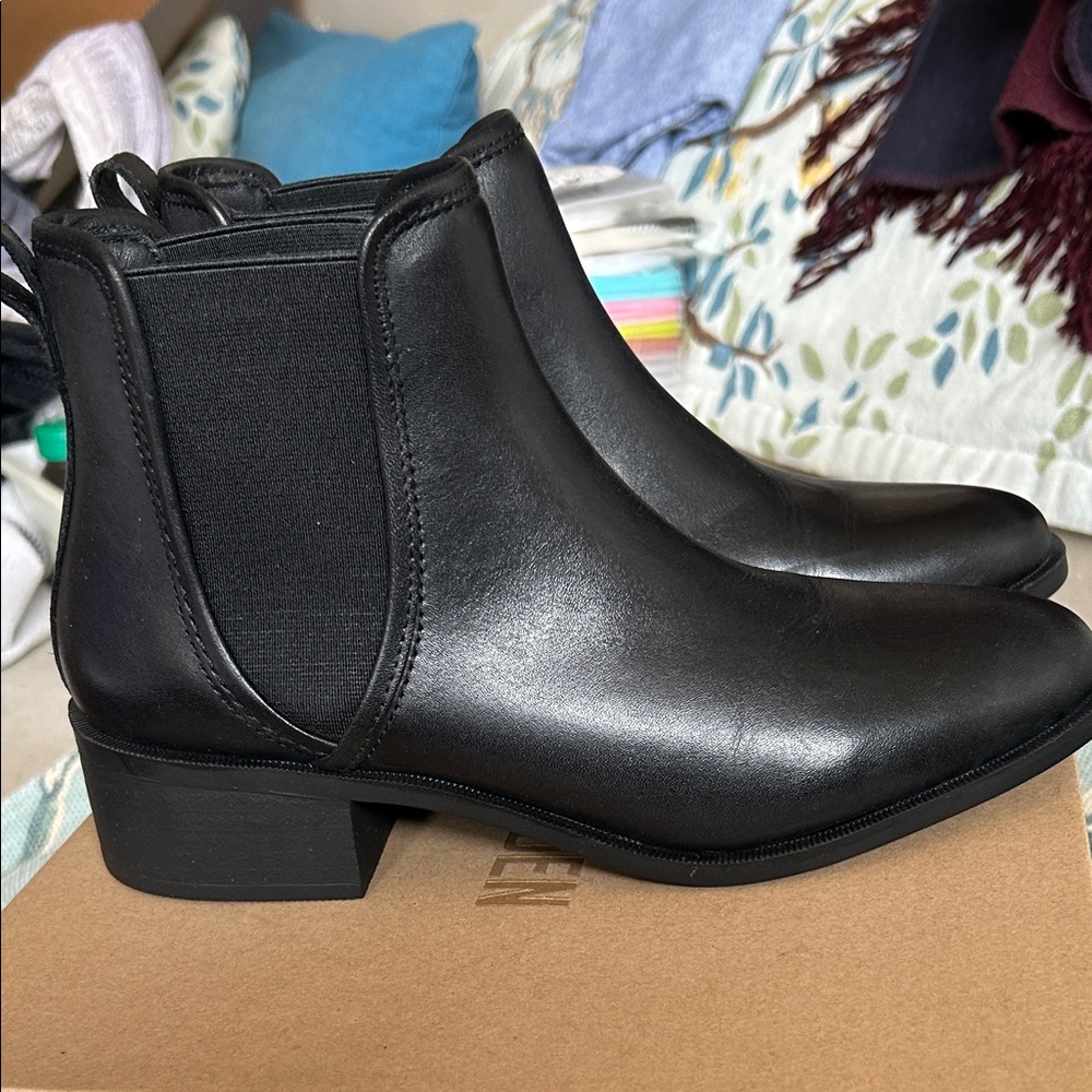 Sleek Black Chelsea Boots for Women-New